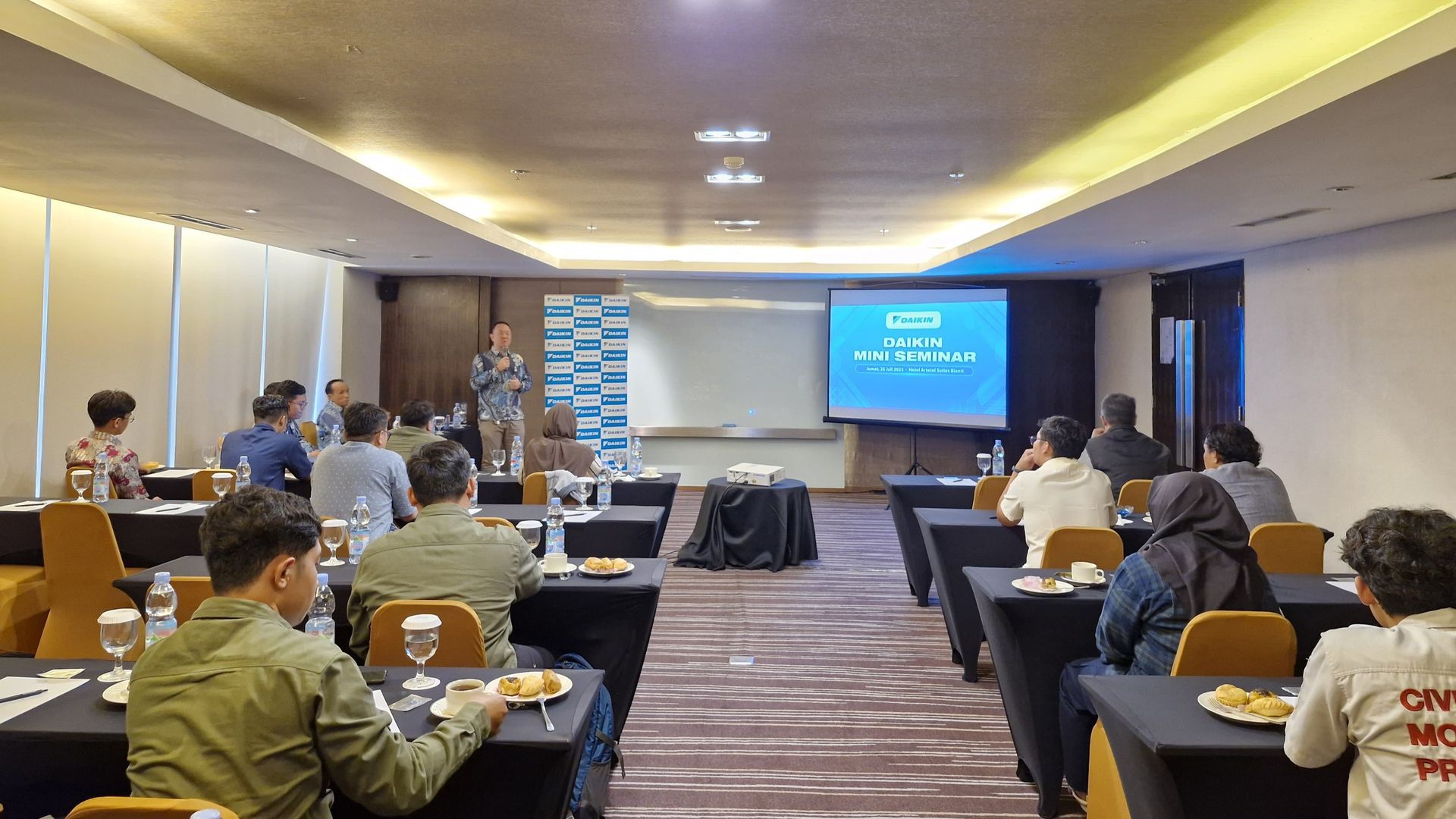 Daikin Hosts Consultant Seminars in Bandung and Yogyakarta