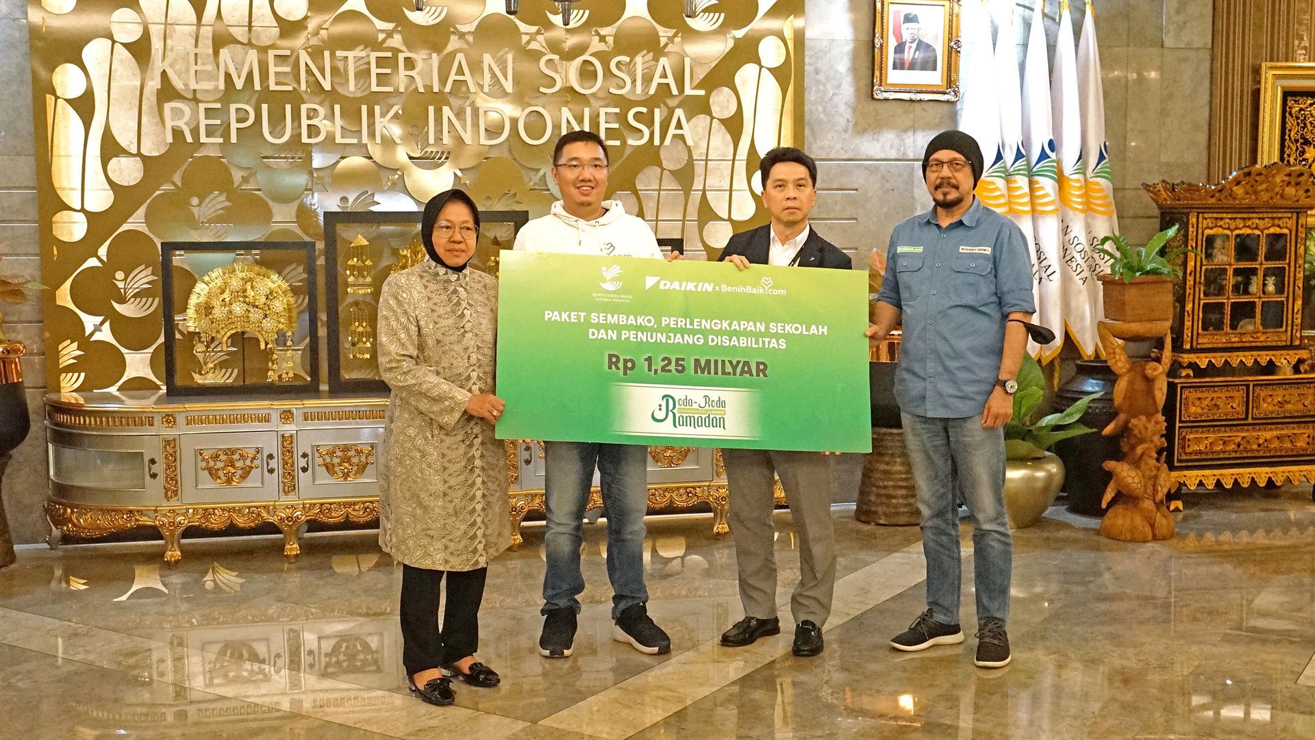 DAIKIN and BenihBaik.com Meet Social Affairs Minister Risma, Reaffirm Readiness to Distribute IDR 1.25 Billion in Donations
