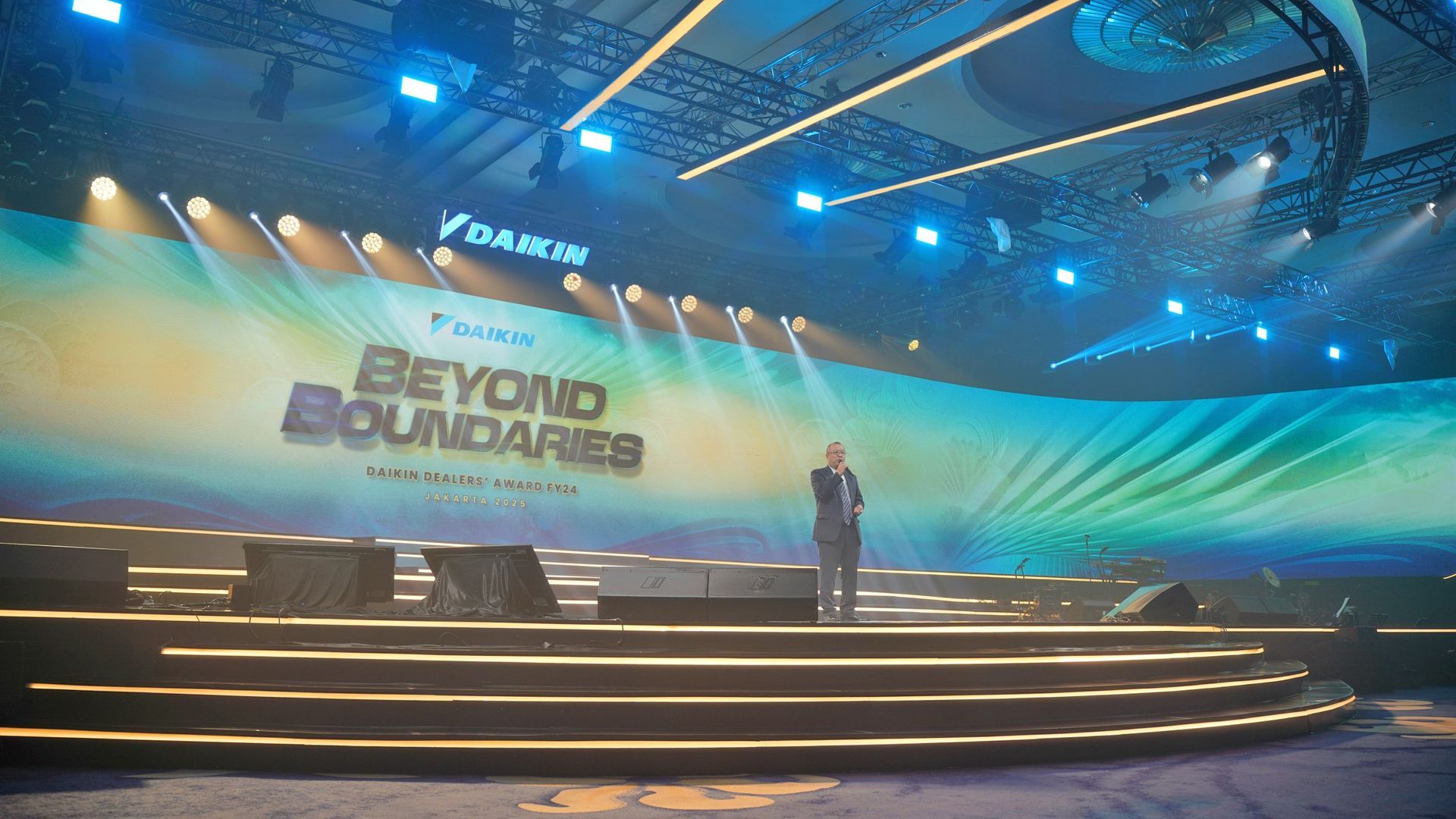“Beyond Boundaries”, Malam Apresiasi dan Tingkatkan Motivasi Mitra Dealer