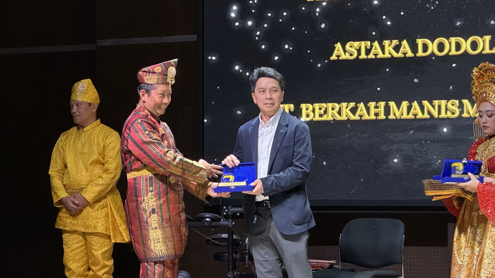 DAIKIN Receives Award as Tax-Compliant Business Entity