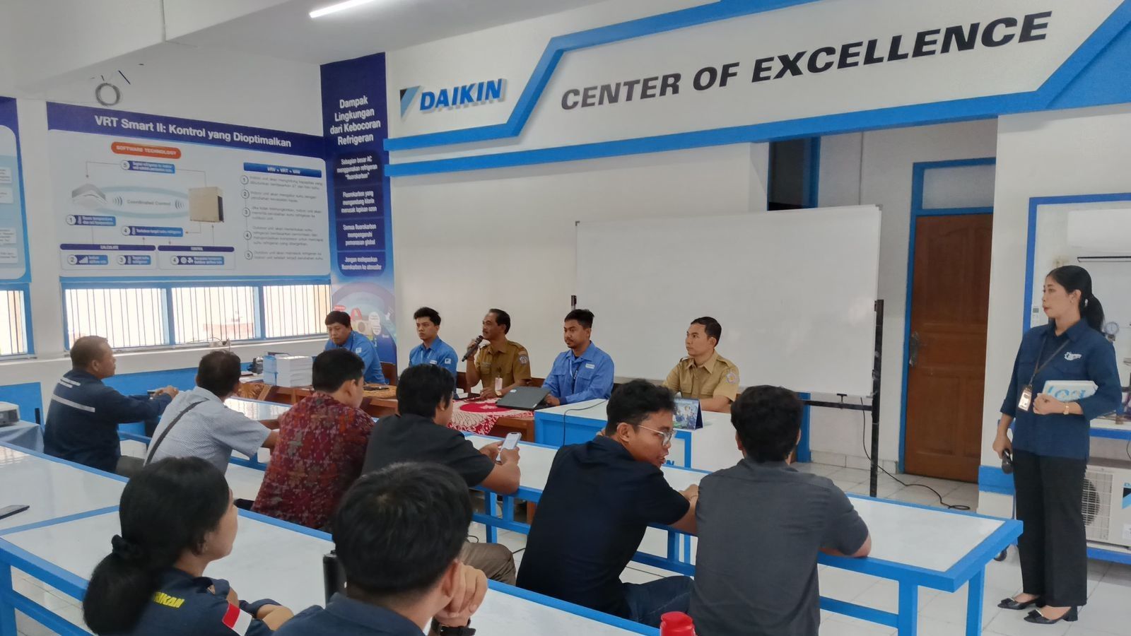 Enhancing VRV Knowledge and Expertise Among Educators in Denpasar
