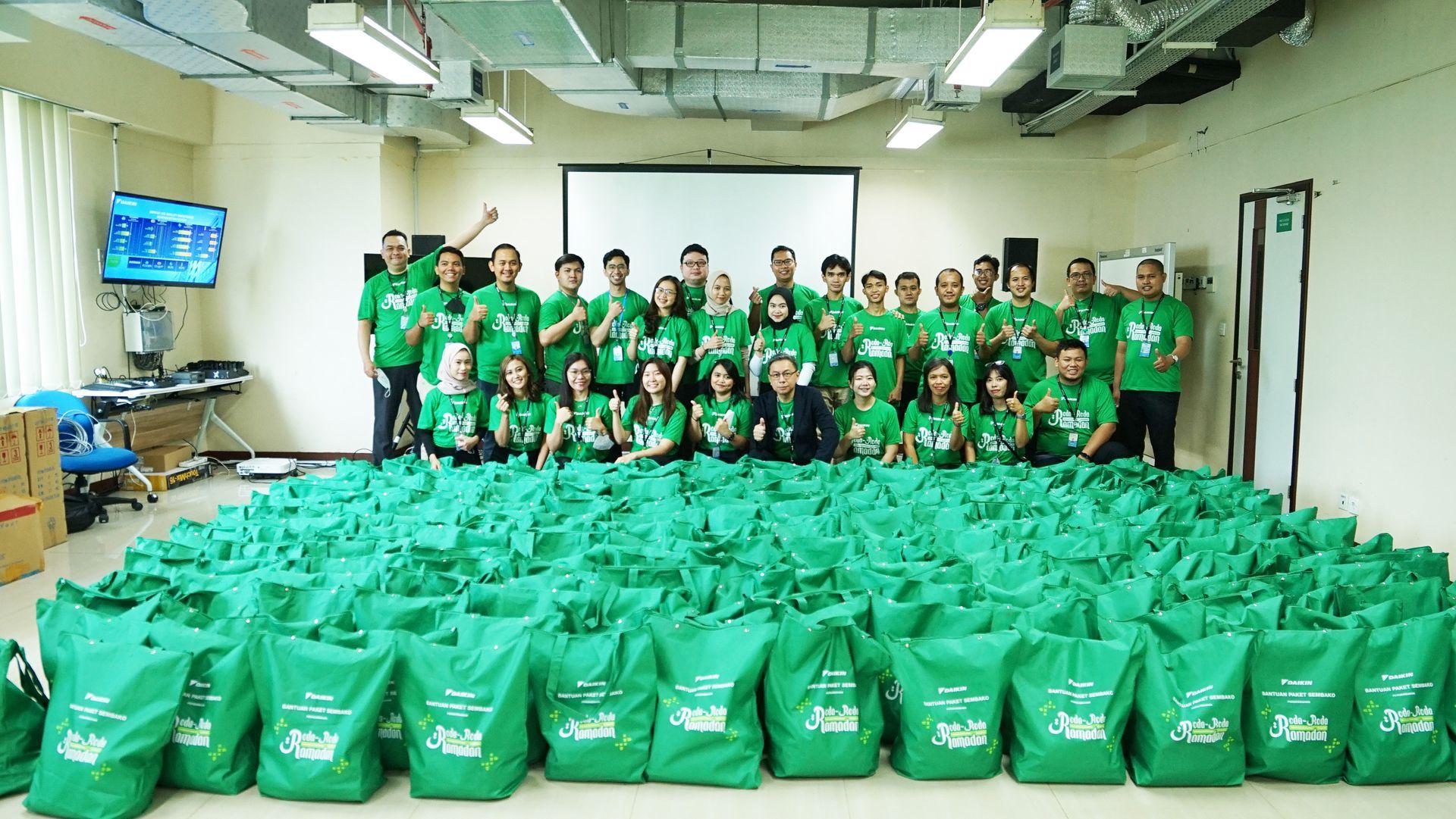 DAIKIN Channels IDR 1.25 Billion in Donations via Roda-Roda Ramadan Initiative